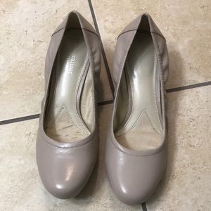 Naturalized Neutral Tan Pumps 8w wide width